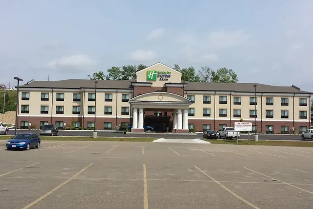 Photo 1 - Holiday Inn Express & Suites Cambridge by IHG