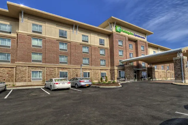 Photo 1 - Holiday Inn Express & Suites Pittsburgh SW - Southpointe by IHG