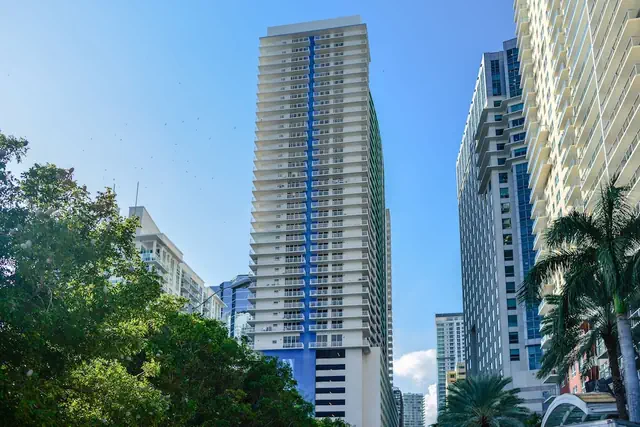 Photo 1 - Amazing 3 BR Apartment At Brickell