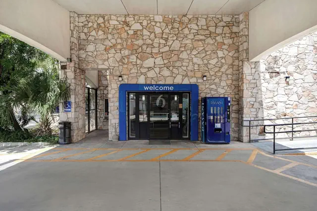 Photo 1 - Studio 6 San Antonio, Tx - Northwest Medical Center