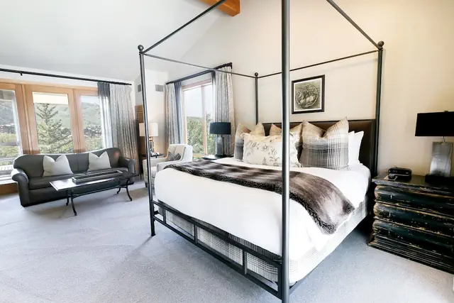 Photo 1 - Luxury King Room With Mountain View Hotel Room by RedAwning