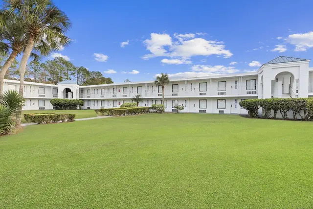 Photo 1 - Baymont by Wyndham Jacksonville Airport