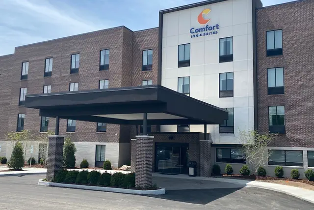 Photo 1 - Comfort Inn & Suites Gallatin - Nashville Metro