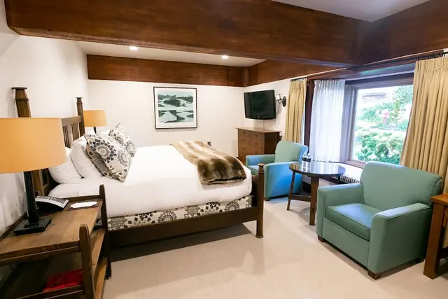 Photo 1 - Deluxe King Room Hotel Room by RedAwning