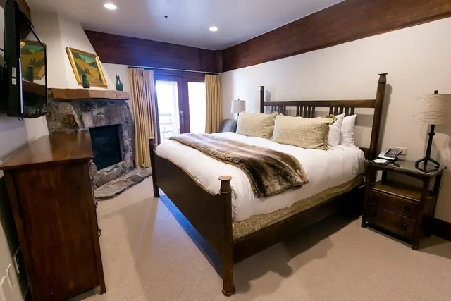 Photo 1 - Deluxe King Room With Fireplace Hotel Room by RedAwning