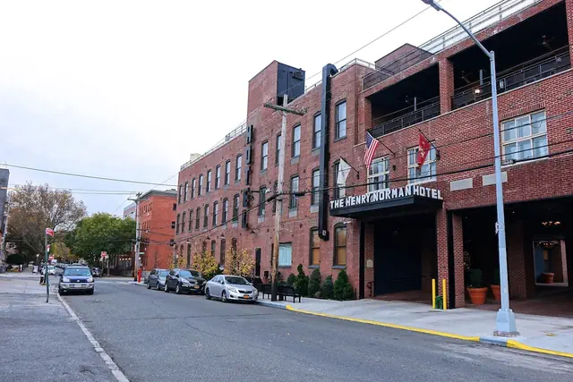 Photo 1 - Henry Norman Hotel
