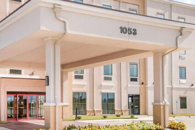 Photo 1 - Comfort Inn & Suites San Marcos near Outlet Mall