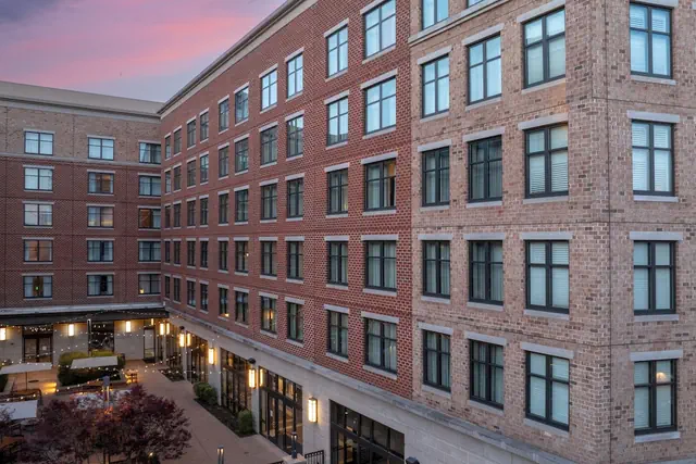 Photo 1 - Courtyard by Marriott Richmond Downtown