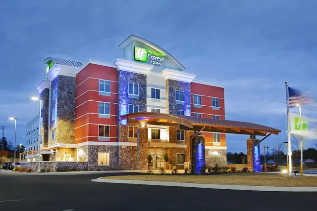 Photo 1 - Holiday Inn Express & Suites Hot Springs by IHG