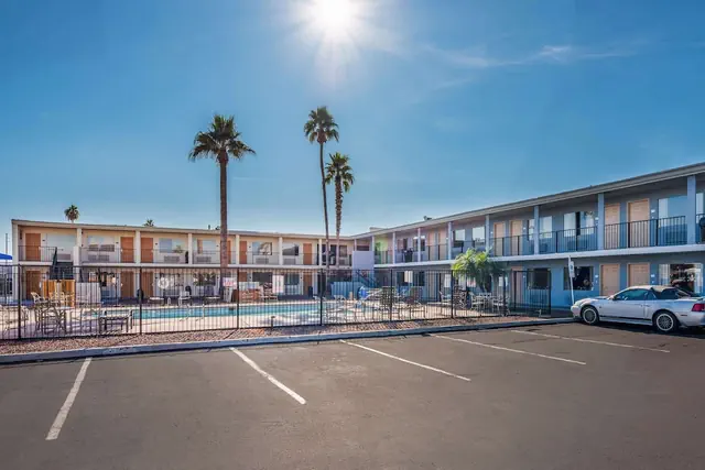 Photo 1 - Econo Lodge Phoenix North I-17