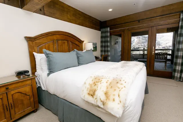 Photo 1 - Deluxe King Room With Deck Hotel Room by RedAwning