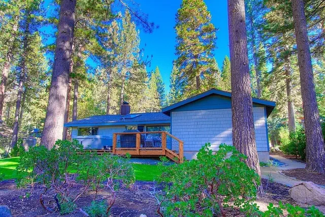 Photo 1 - Blue Laulea 2 Bedroom Home by RedAwning