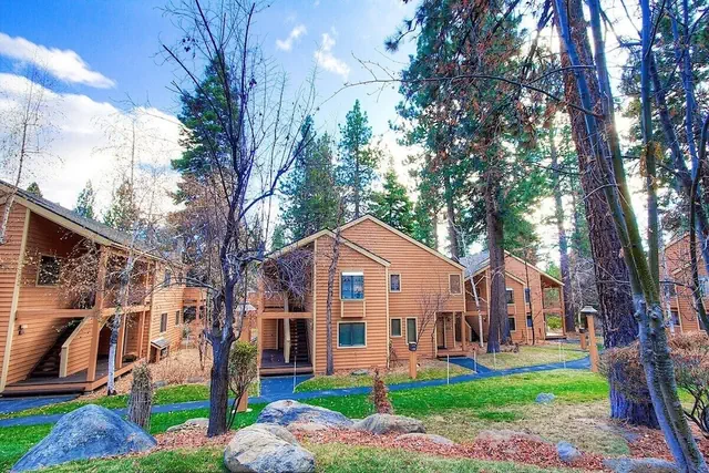 Photo 1 - Delightful Mccloud 2 Bedroom Condo by RedAwning