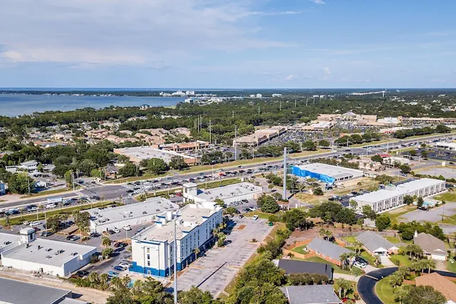 Photo 1 - Holiday Inn Express and Suites Destin Miramar Beach by IHG