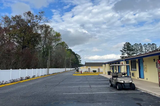 Photo 1 - 712 INN