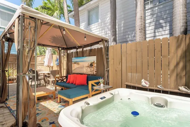 Photo 1 - Casita de Catherine by Avantstay 1 Block to Duval St w/ Hot Tub!