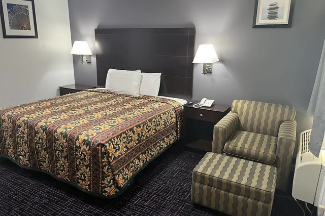 Photo 1 - Broadway Inn