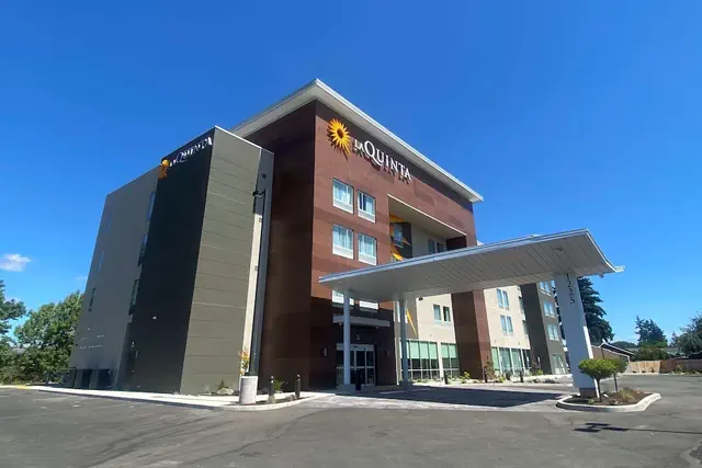 Photo 1 - La Quinta Inn & Suites by Wyndham Centralia
