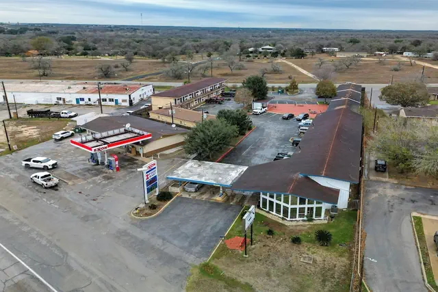 Photo 1 - Cannon Inn By Capital O Gonzales Tx