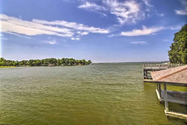 Photo 1 - Waterfront Lake Home w/ Deck - New Renovations!