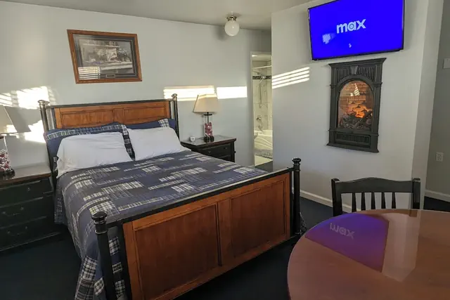 Photo 1 - Majestic Rockies Motel