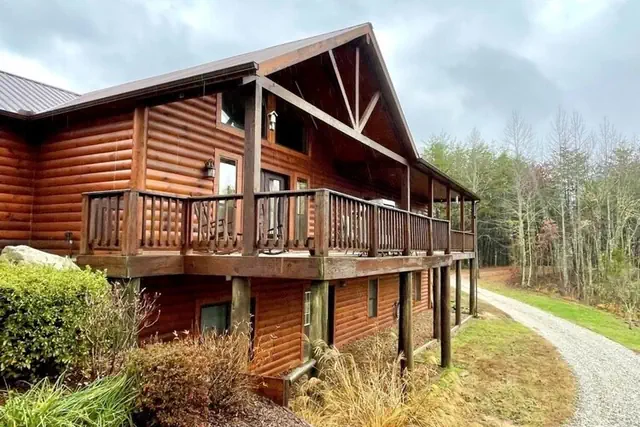 Photo 1 - Golden Bear - 5 Bedrooms, 3 Baths, Sleeps 10 5 Home by Redawning