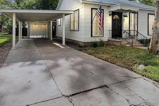 Photo 1 - Southern Charm - Near Main With Hot Tub