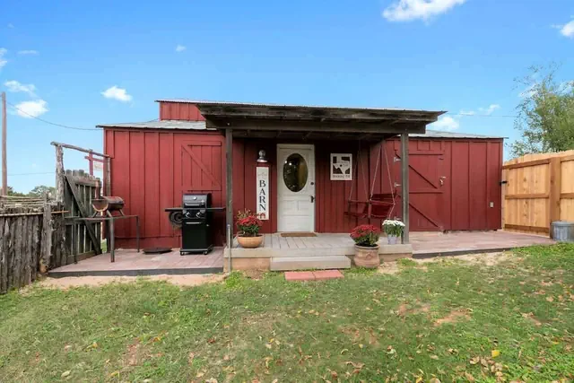 Photo 1 - Gorgeous Barn Cabin 10min From Main St!