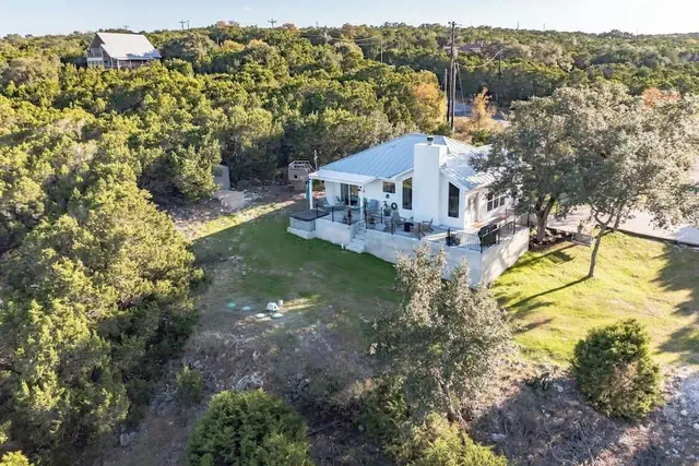 Photo 1 - Gorgeous Home With Hot Tub 5min From the River