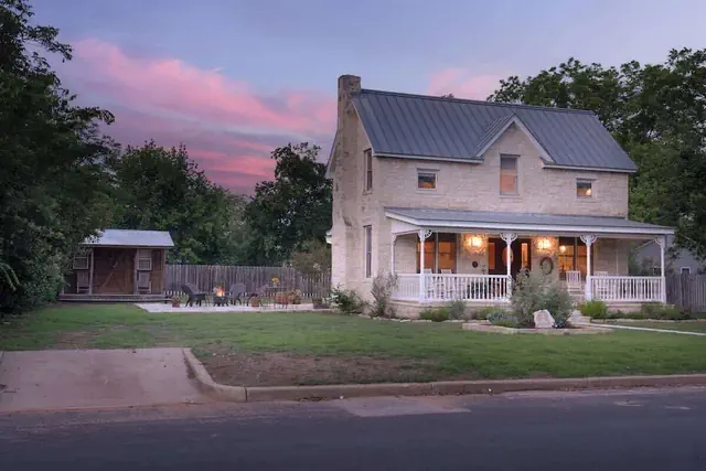 Photo 1 - Texas Charm Texana - 15 min Walk to Main
