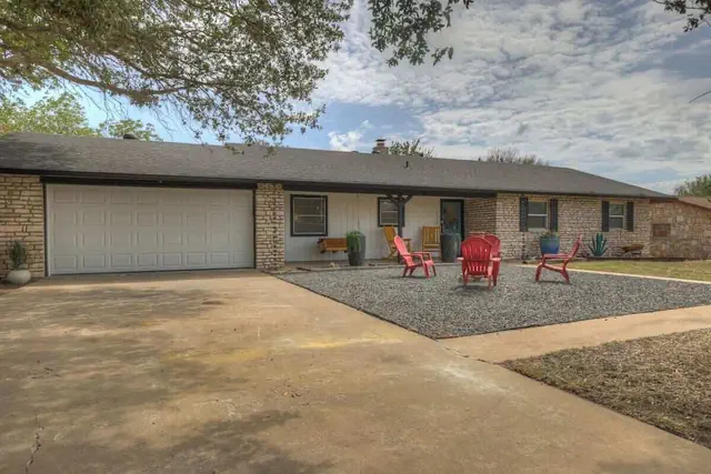 Photo 1 - Eclectic Fun Haus With Hot Tub - 3 Min Drive to Main
