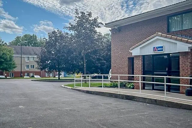 Photo 1 - Studio 6 - East Syracuse, NY – Airport