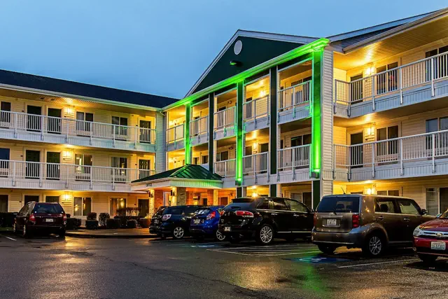 Photo 1 - HomeTowne Studios by Red Roof Tacoma - Puyallup