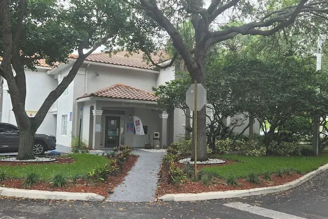 Photo 1 - Studio 6 Extended Stay - Coral Springs, FL - Fort  Lauderdale