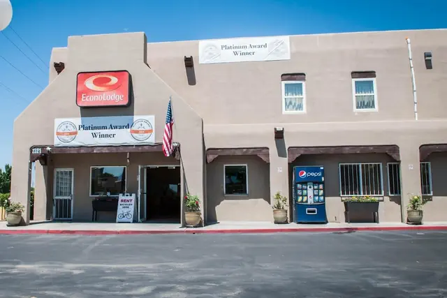 Photo 1 - Econo Lodge Albuquerque Old Town