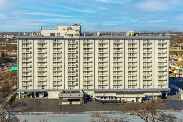 Photo 1 - DoubleTree by Hilton New York JFK Airport