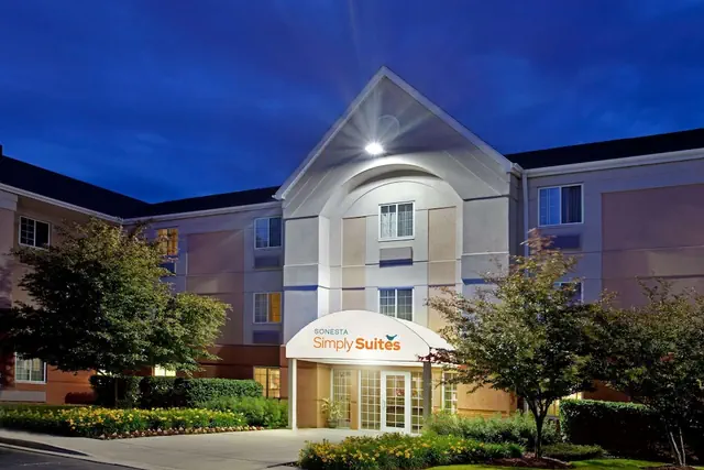 Photo 1 - Sonesta Simply Suites Chicago Waukegan