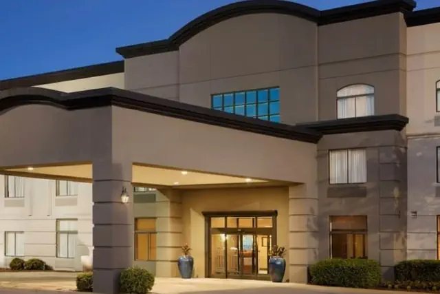 Photo 1 - Townhome Inn And Suites