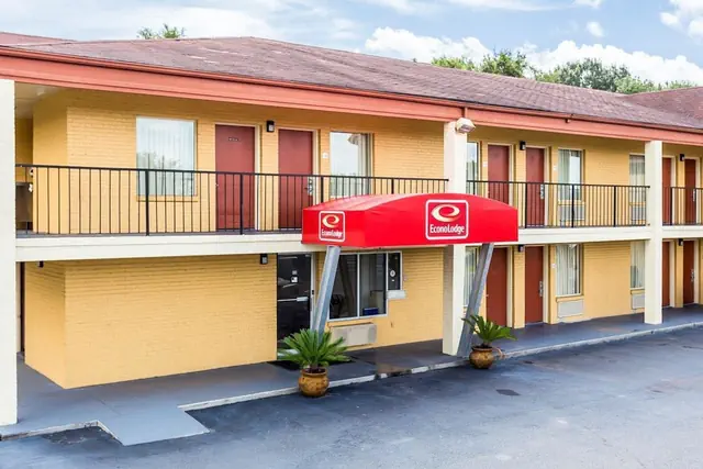 Photo 1 - Econo Lodge Coliseum