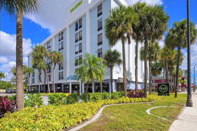 Photo 1 - B&B Hotel Miami Airport