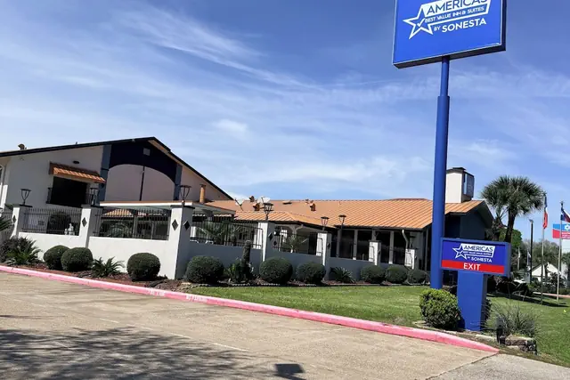 Photo 1 - Americas Best Value Inn & Suites Alvin Houston