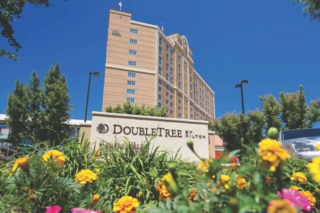 Photo 1 - DoubleTree by Hilton Hotel Modesto