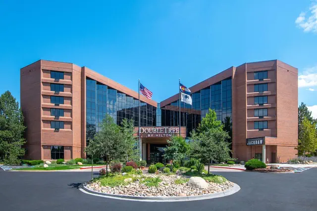 Photo 1 - DoubleTree by Hilton Denver - Aurora