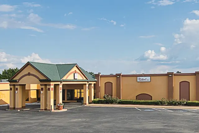 Photo 1 - Red Roof Inn Forsyth