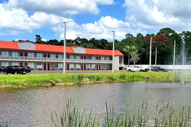Photo 1 - Vero Beach Inn & Suites I-95
