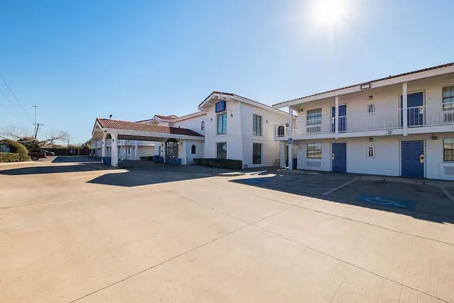 Photo 1 - Motel 6 Grand Prairie, TX - Interstate 30