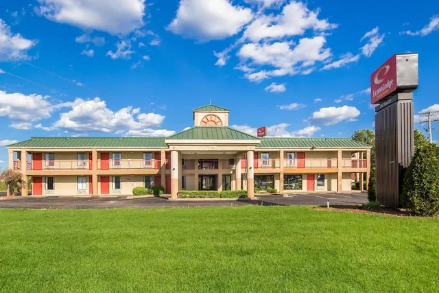 Photo 1 - Econo Lodge Inn & Suites Brooks - Louisville South