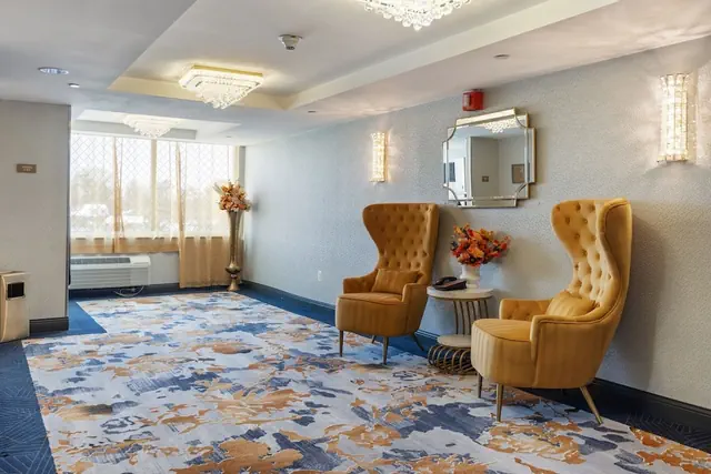 Photo 1 - Metro Points Hotel