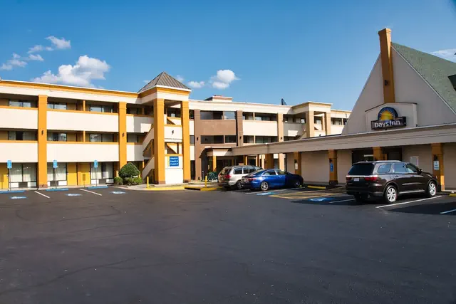Photo 1 - Days Inn by Wyndham WestEnd Alexandria,VA Washington DC Area