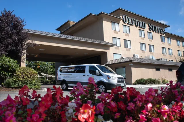 Photo 1 - Oxford Suites Portland - Jantzen Beach